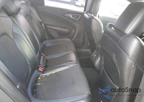 2016 Chrysler 200 S z USA, uszkodzony, nr VIN 1C3CCCDG0GN135655